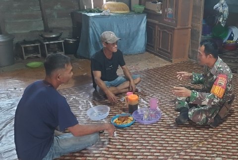 Babinsa Selemam Dorong Kerukunan Warga, Cegah Konflik Sejak Dini