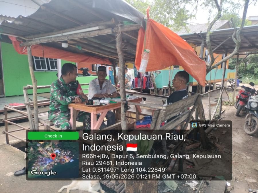 Babinsa Sembulang Ingatkan Warga Pesisir Waspada Cuaca Ekstrem