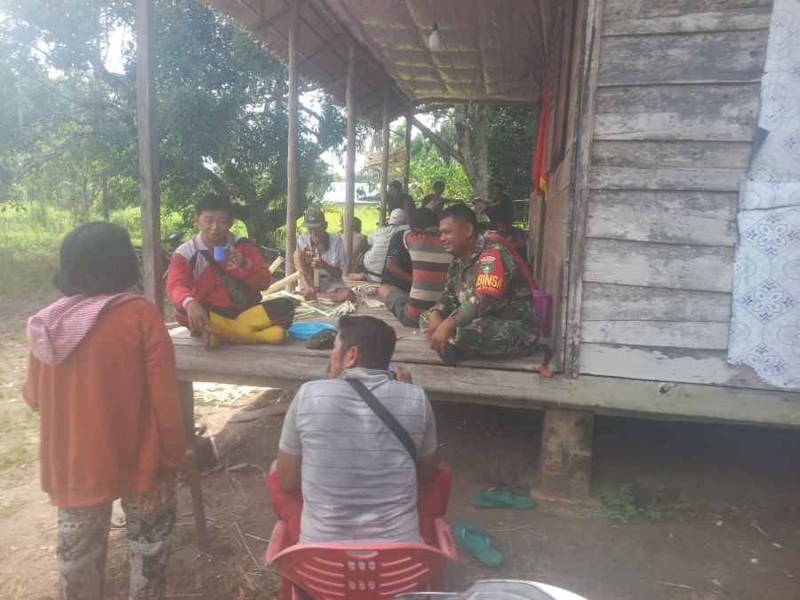 Babinsa Serap Aspirasi Warga Melalui Kegiatan Komsos di Wilayah Binaan