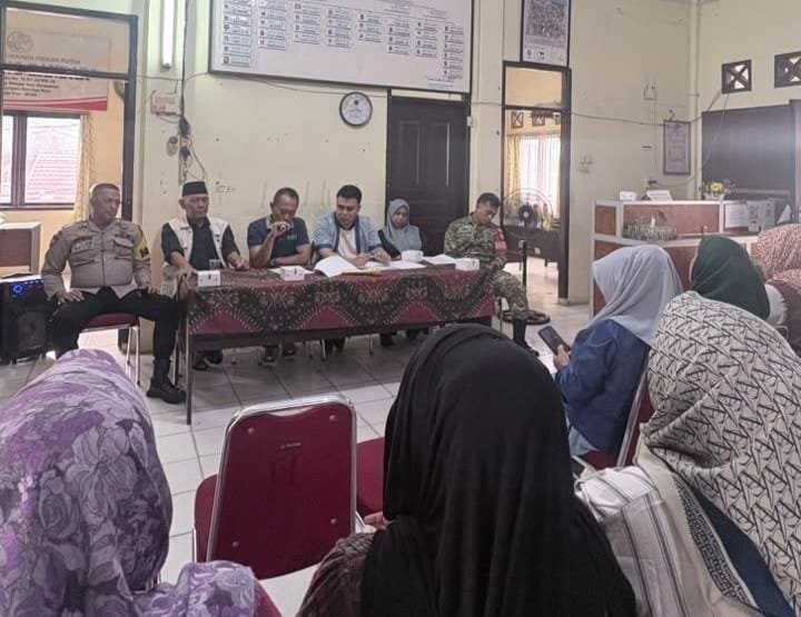 Babinsa Serda Arafik Hadiri Pemilihan Ketua LPMK Kampung Bandar, H. Nur Sayuti Kembali Terpilih