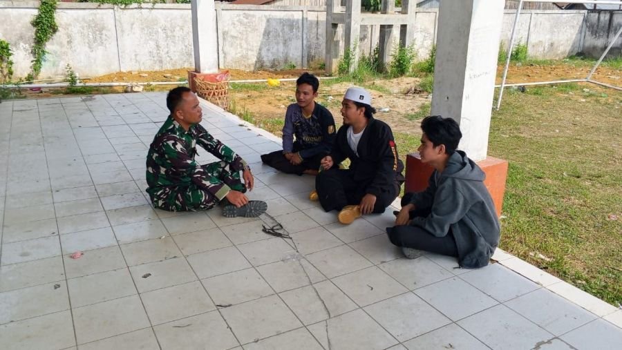 Babinsa Serda As. Lase Ingatkan Warga Candirejo Hindari Pembakaran Lahan di Musim Kemarau
