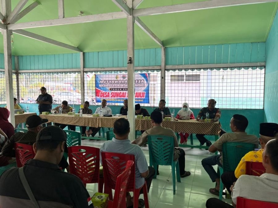 Babinsa Serda Pasaribu Hadiri Musyawarah Rencana Kerja Desa Sungai Keranji