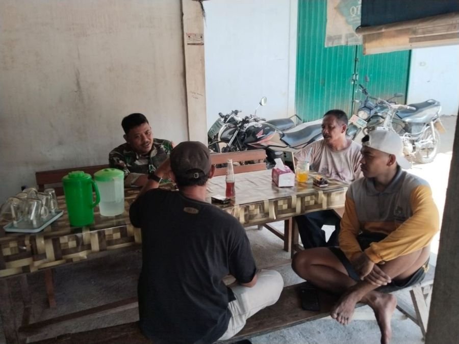 Babinsa Seresam Ajak Warga Perkuat Keamanan dan Ronda Malam