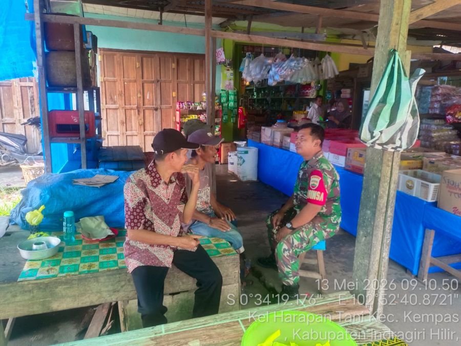 Babinsa Serka Ng. Sipayung Turun ke Pasar, Pantau Harga Sembako di Kempas