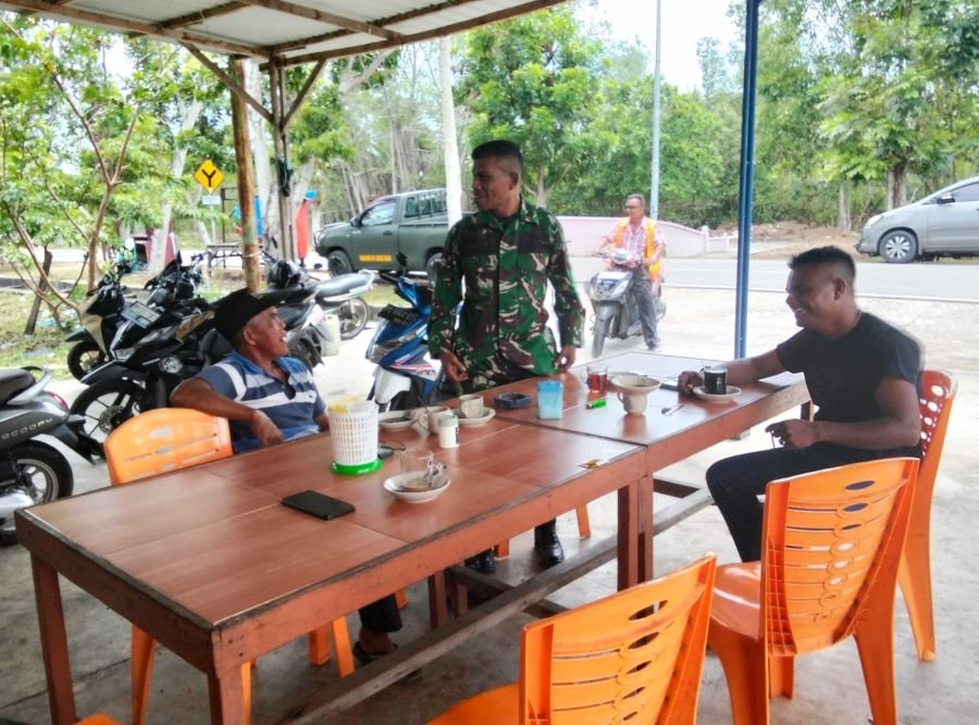 Babinsa Serka Oland Gaungkan Semangat Kampung Pancasila kepada Warga