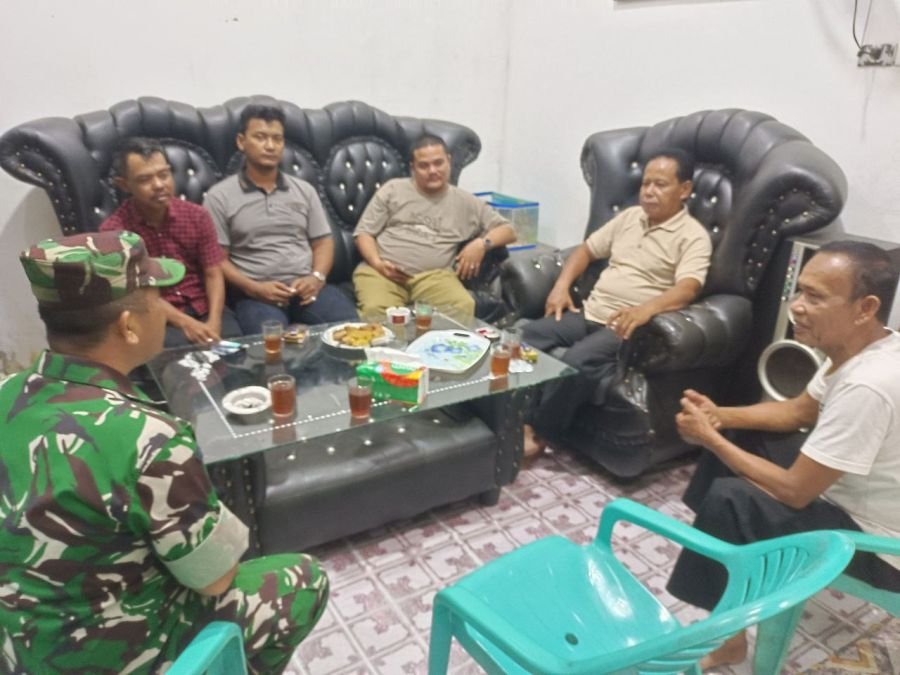Babinsa Serma Edi Fitra komsos bersama warga binaan nya
