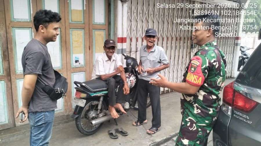Babinsa Sertu Ali Imran Aktif Sosialisasikan Kampung Pancasila di Desa Jangkang.