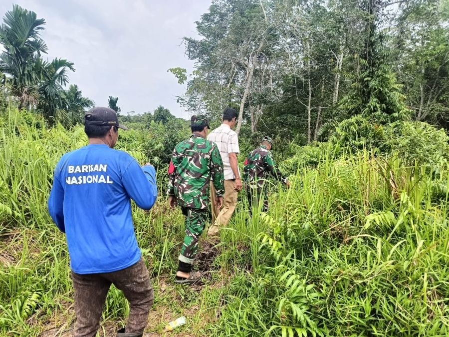 Babinsa Sertu Batu Bara Laksanakan Patroli Karhutla, Cegah Kebakaran Sejak Dini