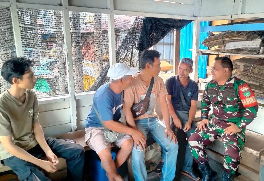 Babinsa Sertu Edili Z Gelar Komsos di Kelurahan Tagaraja untuk Ciptakan Kedekatan dengan Warga