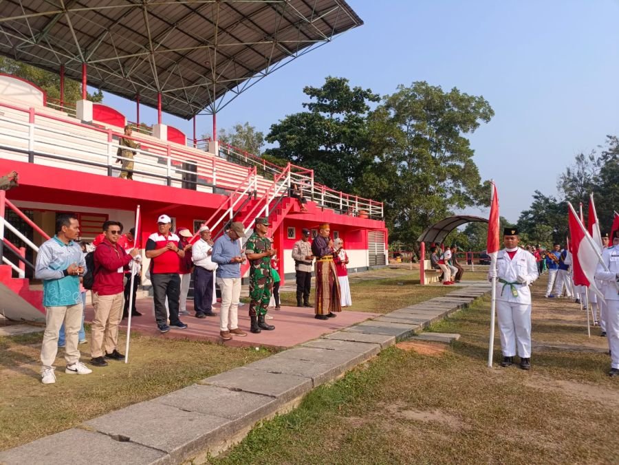 Babinsa Sertu Faisal Hadir di Tengah Semarak Pawai Pembangunan Kundur