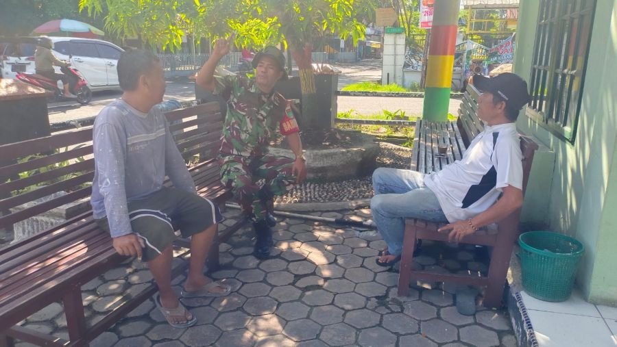 Babinsa Sertu Hazirman Edukasi Masyarakat, Pencegahan Karhutla Jadi Prioritas