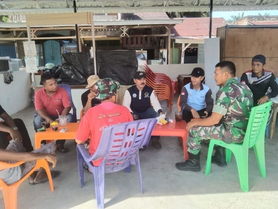 Babinsa Sertu M. Afrianto Perkuat Sinergi Lewat Komsos Bersama Tokoh Masyarakat