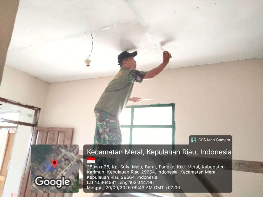 Babinsa Sertu Taufik Hidayat Turun Tangan Rehab PAUD di Desa Pangke