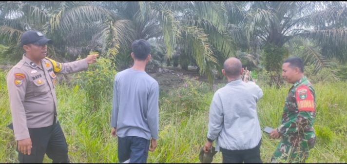 Babinsa Siak Bersama Personel Gabungan Laksanakan Patroli Karhutla di Kelurahan Kampung Rempak