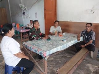 Babinsa Siak Gelar Komsos di Lubuk Dalam, Ajak Warga Jauhi Narkoba dan Budayakan Gotong royong.