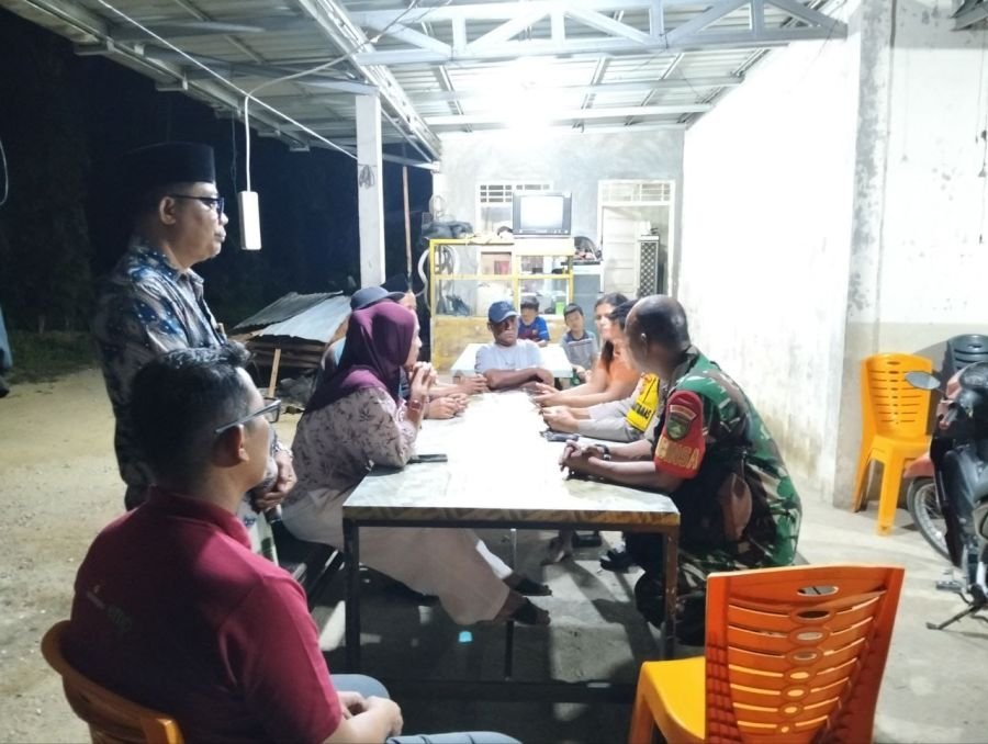 Babinsa Sialang Rampai Ajak Warga Tingkatkan Kewaspadaan Melalui Patroli Kamtibmas