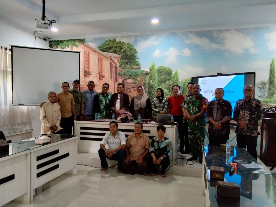 Babinsa Sialang Rampai Hadiri Rapat Koordinasi PMB SMK Negeri 6 Pekanbaru