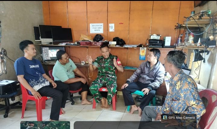 Babinsa Sialang Sakti Pererat Silaturahmi dan Tingkatkan Kepedulian Warga Melalui Komsos