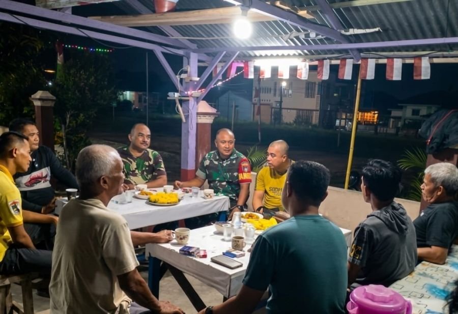 Babinsa Sidomulyo Timur Perkuat Silaturahmi Bersama Tokoh Masyarakat