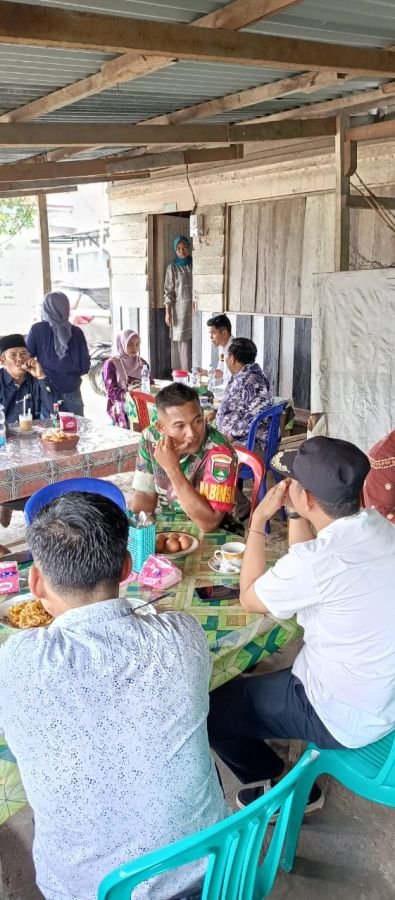 Babinsa Singingi Perkuat Kedekatan Warga Lewat Sarapan Pagi