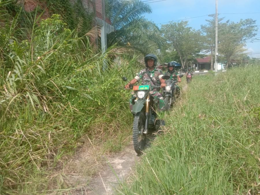 Babinsa Sisir Lahan Rawan Karhutla di Sungai Bakau Sinaboi, Ingatkan Warga Sanksi Hukum Bakar Lahan