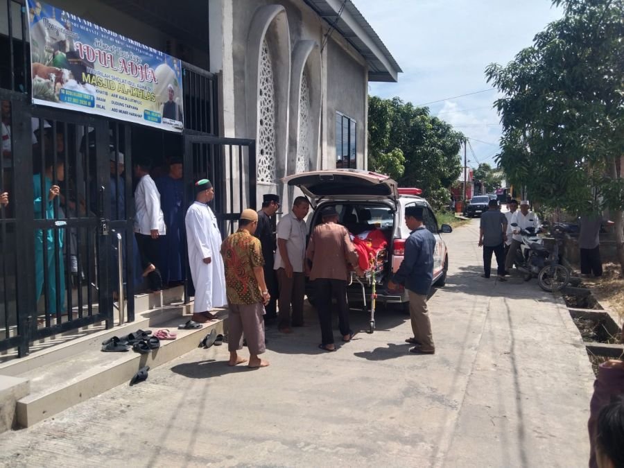 Babinsa Sri Meranti Hadir Beri Pengamanan dan Penghormatan Terakhir untuk Pelda Sochinibe Nduru