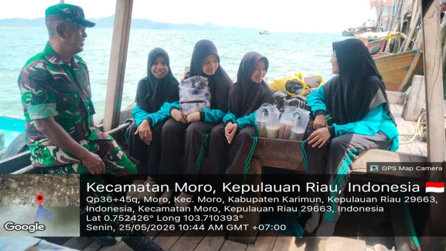 Babinsa Sugie Besar Ingatkan Keselamatan Siswi Saat Pulang Kampung