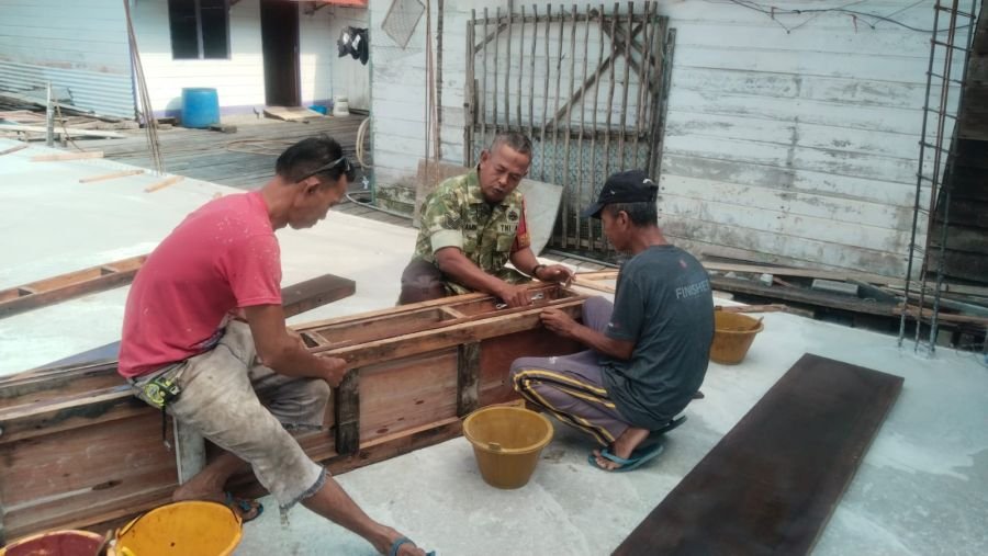 Babinsa Sugie Dorong Budaya Kerja Aman dan Komunikasi Warga