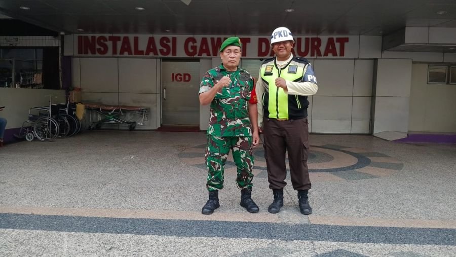 Babinsa Sukajadi Patroli dan Komsos Bersama Satpam RS Santa Maria