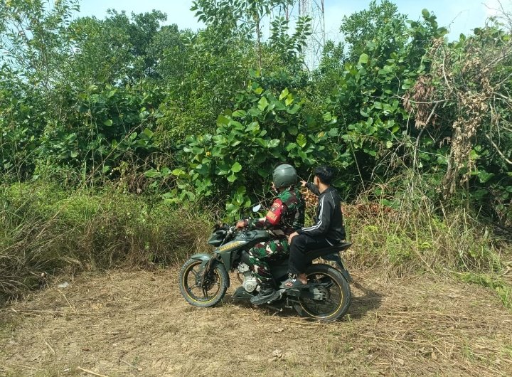 Babinsa Sungai Ambang Sisir Titik Rawan Karhutla, Hotspot Nihil Kewaspadaan Tetap Maksimal
