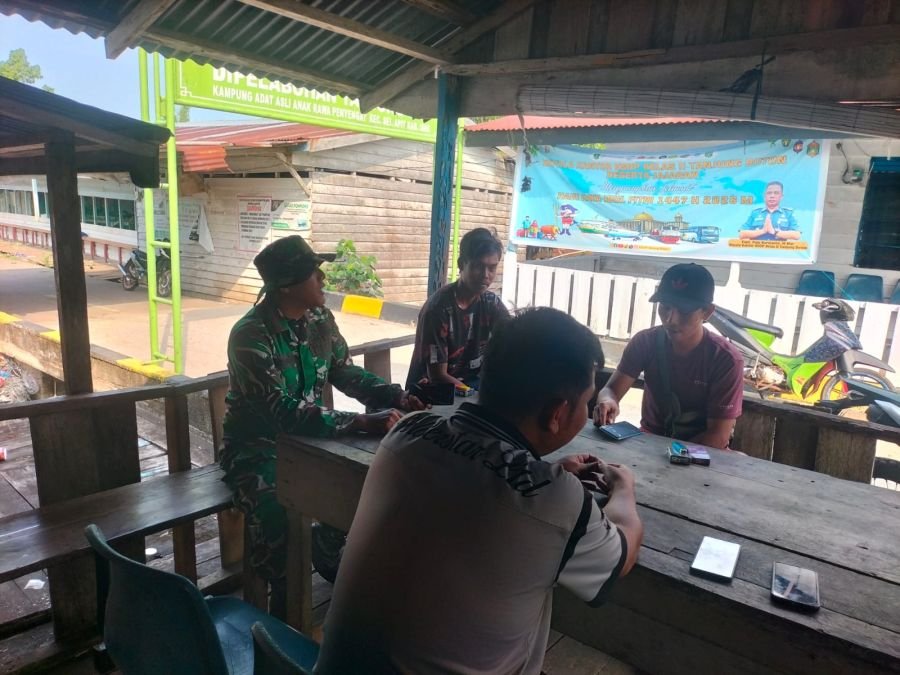 Babinsa Sungai Apit Perkuat Pencegahan Karhutla Lewat Komsos di Penyengat