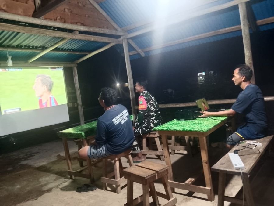 Babinsa Sungai Besar Gelar Nobar Piala Dunia 2026 Bersama Warga, Pererat Kedekatan TNI dan Masyaraka