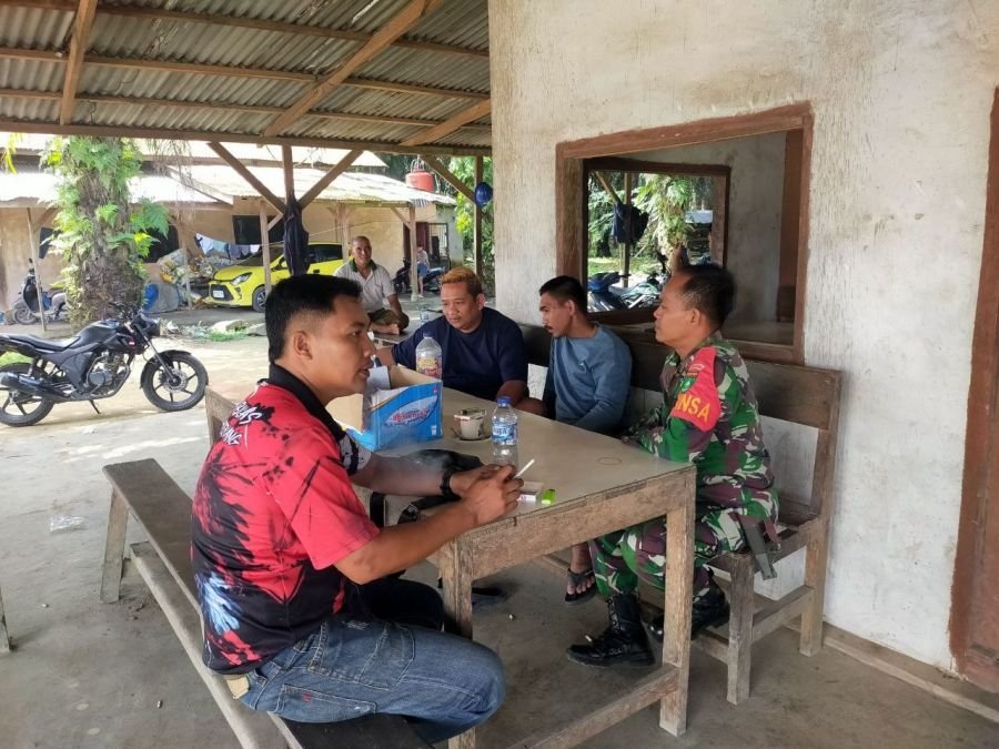 Babinsa Sungai Jering Perkuat Kedekatan dengan Warga Lewat Komsos
