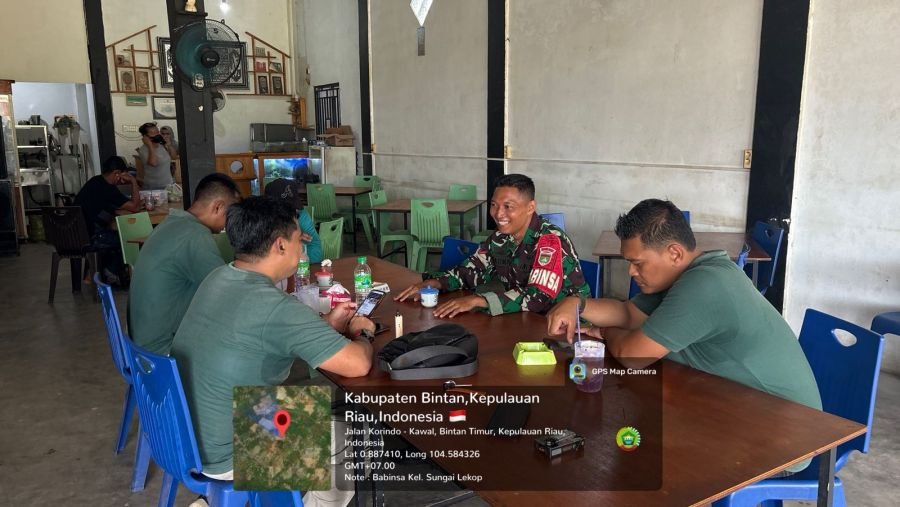 BABINSA SUNGAI LEKOP HIMBAU WARGA JAGA KEBERSIHAN LINGKUNGAN SECARA BERKALA