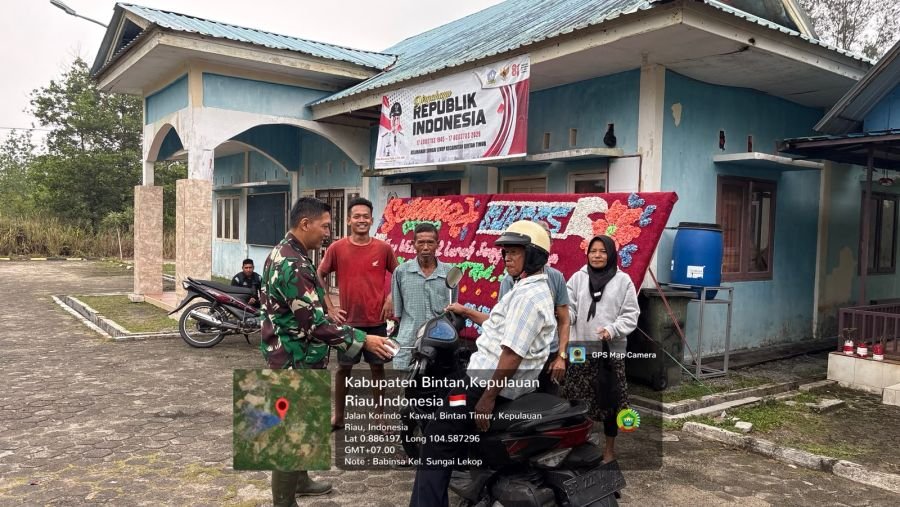 Babinsa Sungai Lekop himbau warga tertib berlalulintas, gunakan helm SNI dan lengkapi surat kendaraa