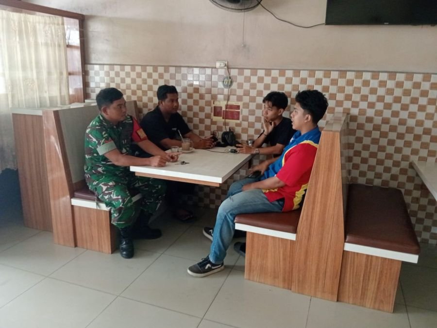 Babinsa Sungai Pakning Perkuat Komsos, Hadir Jaga Kedekatan TNI dan Masyarakat