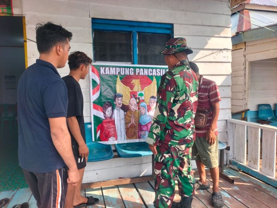 Babinsa Sungai Rawa Perkuat Nilai Pancasila Lewat Komsos