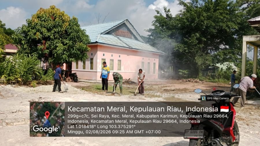 Babinsa Sungai Raya Gotong Royong Sukseskan MTQ Kecamatan Meral