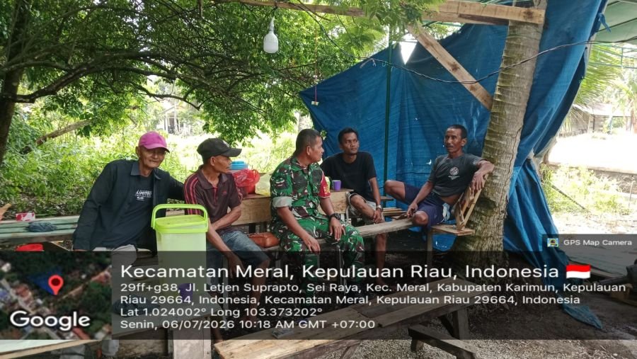 Babinsa Sungai Raya Perkuat Kamtibmas Lewat Dialog Bersama Warga