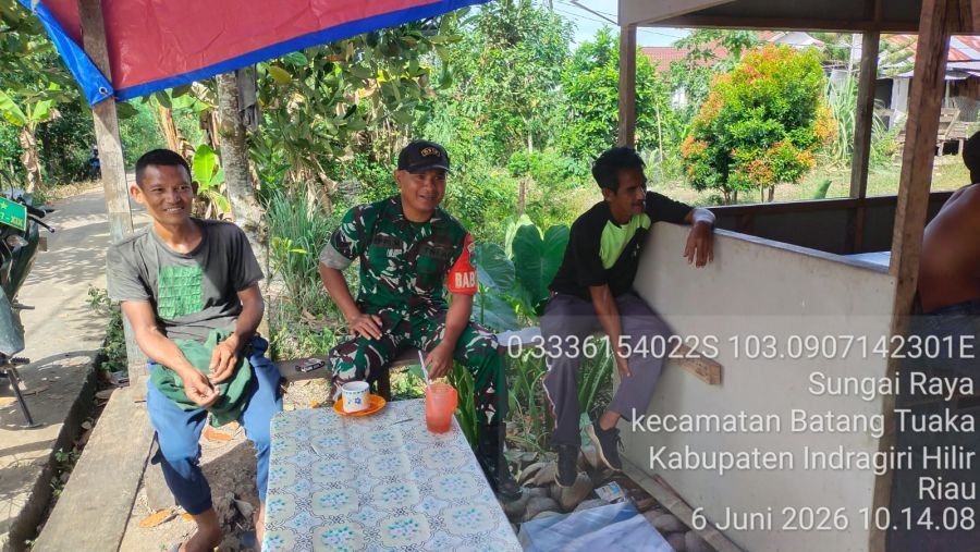 Babinsa Sungai Raya Perkuat Silaturahmi dengan Tokoh Masyarakat