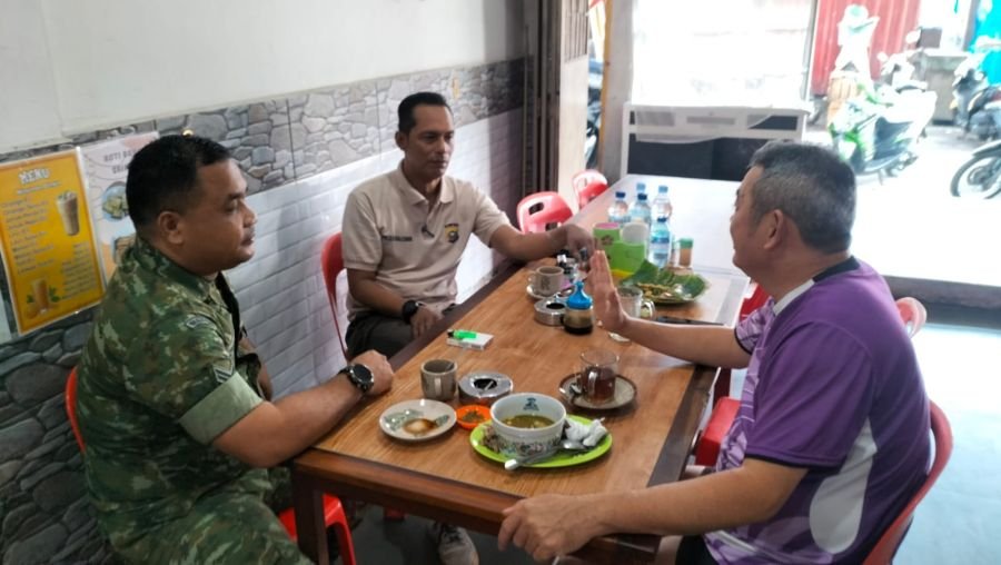 Babinsa tagaraja melaksanakan SDM kepada tokoh masyarakat guna mempererat hubungan antara Babinsa