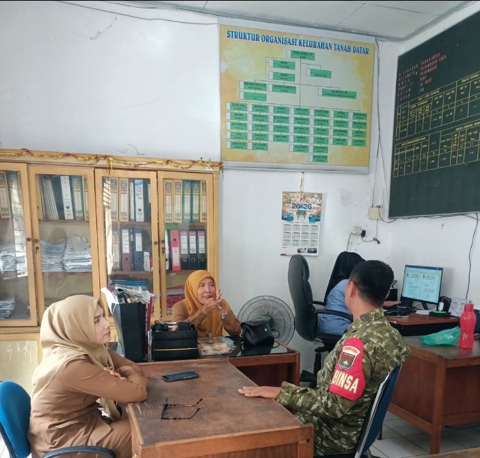 Babinsa Tanah Datar Perkuat Koordinasi dengan Aparatur Kelurahan, Bahas Kebersihan dan Keamanan Wil