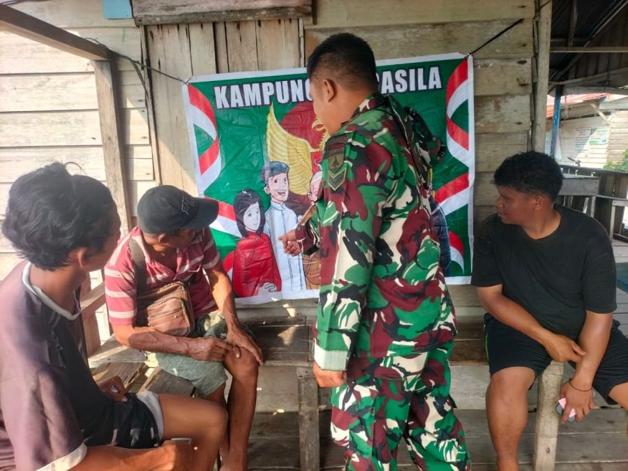 Babinsa Tanamkan Nilai Pancasila kepada Warga Kampung Sungai Rawa