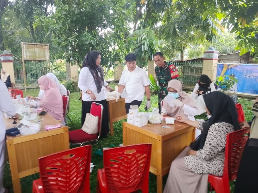 Babinsa Tangkerang Labuai Dampingi Kegiatan Cek Kesehatan Gratis Warga