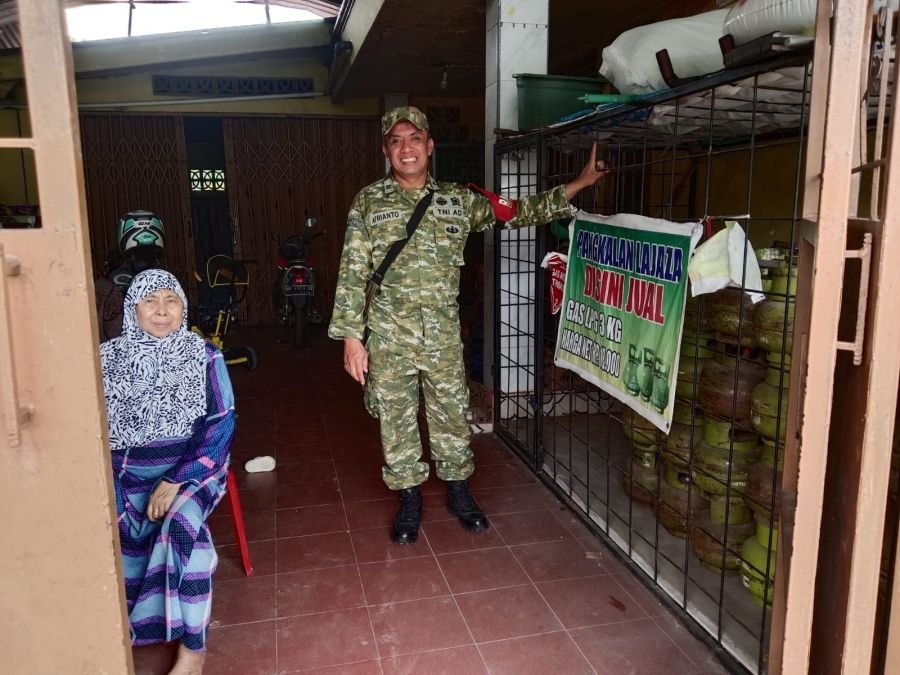Babinsa Tangkerang Timur Data Usaha Warga, Sekaligus Ajak Masyarakat Tingkatkan Kepedulian