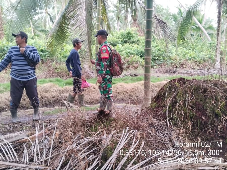 Babinsa Tanjung Baru Koramil 02/TM Patroli Tapal Batas di Tekulai Hilir, Wilayah Dipastikan Bebas Ka
