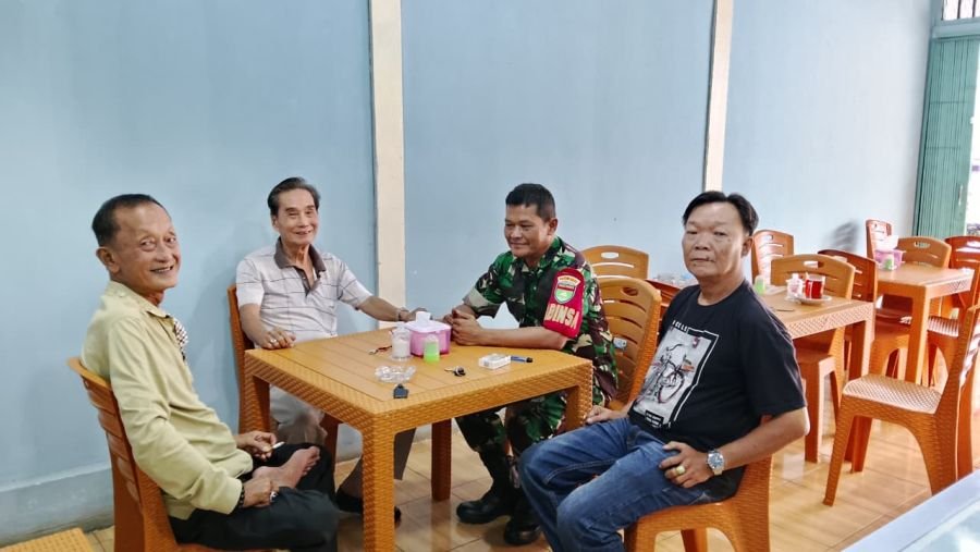 Babinsa Tanjung Batu Kota Rangkul Tokoh Tionghoa, Perkuat Kerukunan