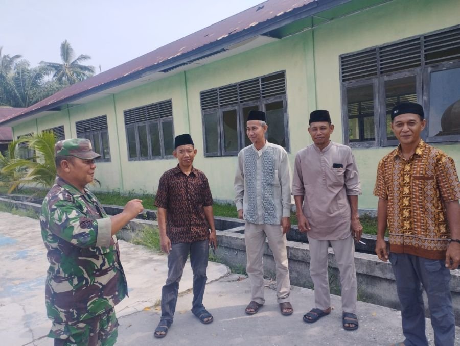 Babinsa Tanjung Datuk Pererat Silaturahmi, Bangun Kedekatan dengan Warga