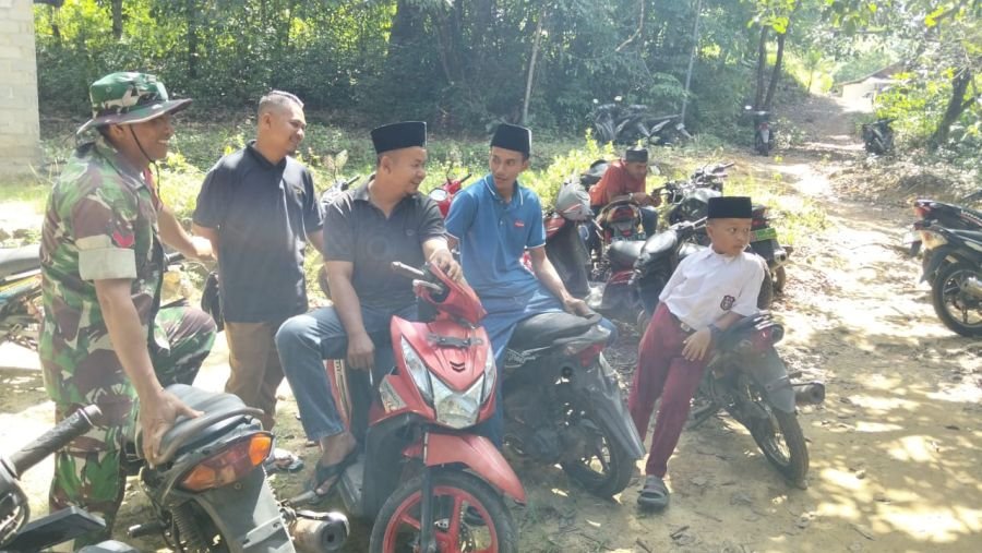 Babinsa Tanjung Hutan Dorong Gotong Royong, Warga Diajak Bergerak