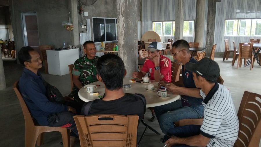 Babinsa Tanjung Hutan Perkuat Kedekatan dengan Warga Lewat Komsos
